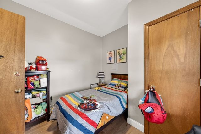 20 Manhattan Ave, Fairhaven, MA 02719