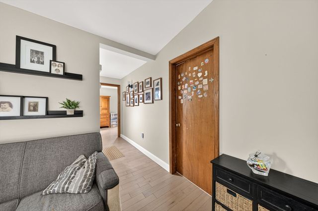 20 Manhattan Ave, Fairhaven, MA 02719