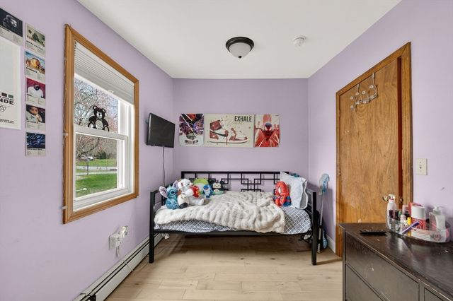 20 Manhattan Ave, Fairhaven, MA 02719