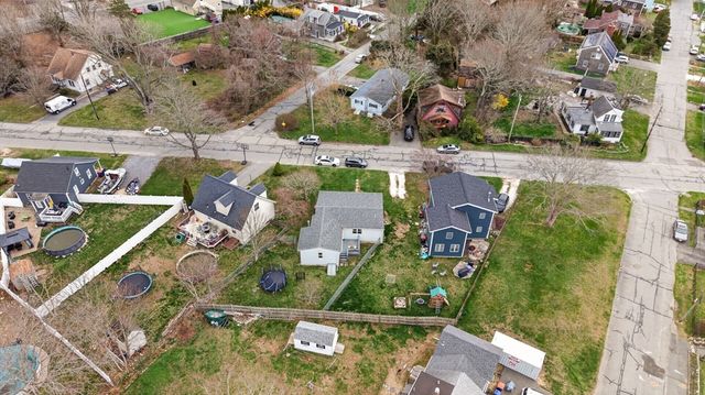 20 Manhattan Ave, Fairhaven, MA 02719