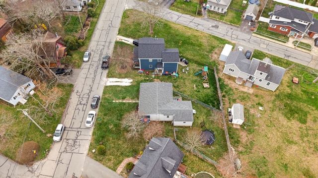 20 Manhattan Ave, Fairhaven, MA 02719
