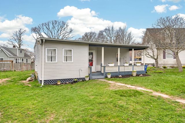 20 Manhattan Ave, Fairhaven, MA 02719