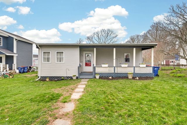 20 Manhattan Ave, Fairhaven, MA 02719