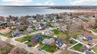 20 Manhattan Ave, Fairhaven, MA 02719