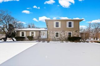 21032 N Crestview Drive, Barrington, IL 60010