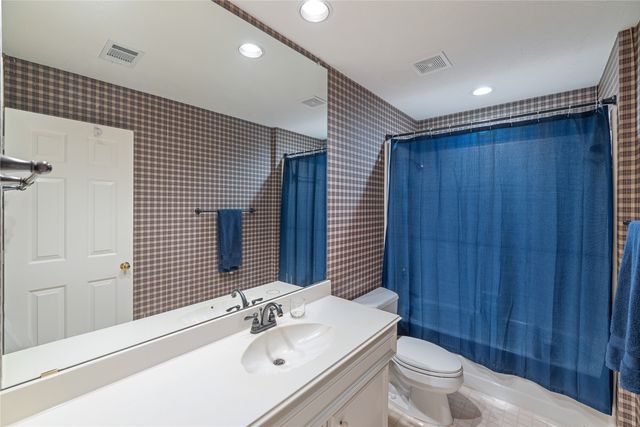 905 Silverthorne Trail, Highland Village, TX 75077