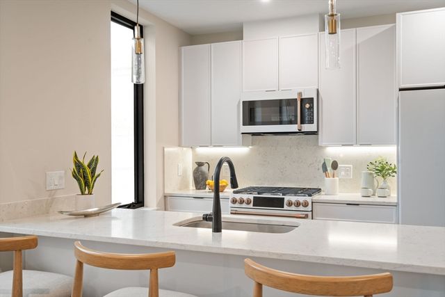 100 Lincoln Street 306, Boston, MA 02135