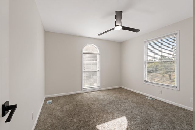 1817 Holloway Cir, Murfreesboro, TN 37127