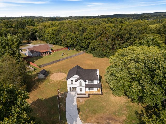 1817 Holloway Cir, Murfreesboro, TN 37127