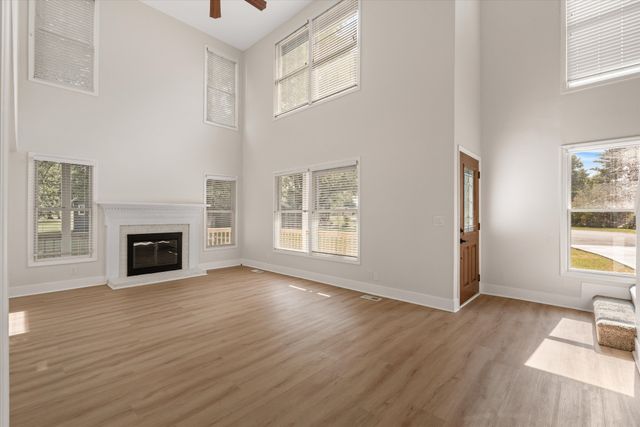 1817 Holloway Cir, Murfreesboro, TN 37127