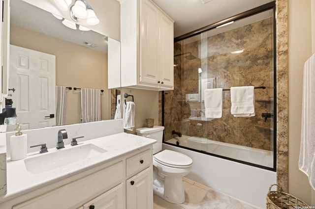 141 Village Path, Castroville, TX 78009