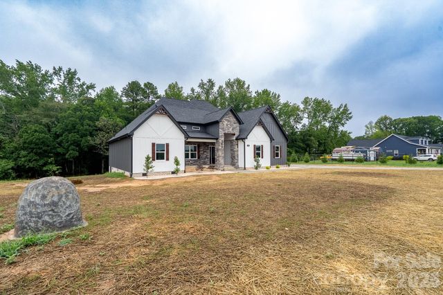 1007 Harrogate Drive, Bessemer City, NC 28016