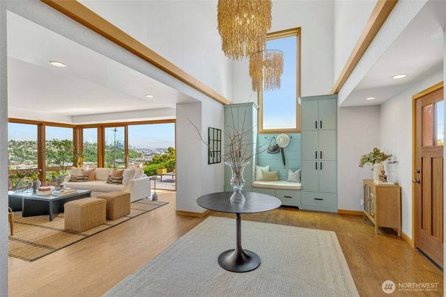 2506 W Halladay Street, Seattle, WA 98199