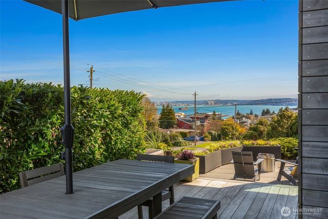 2506 W Halladay Street, Seattle, WA 98199