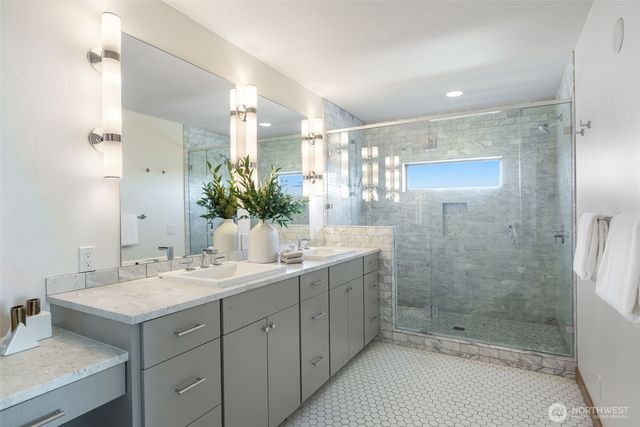 2506 W Halladay Street, Seattle, WA 98199