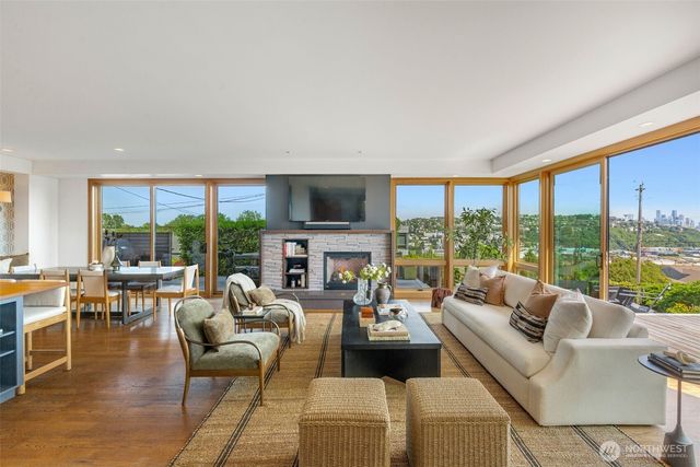 2506 W Halladay Street, Seattle, WA 98199