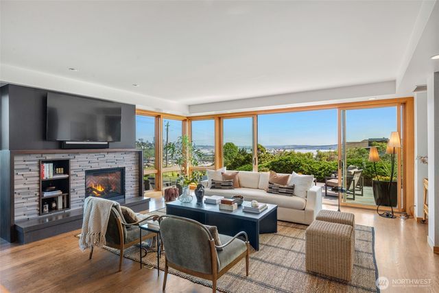 2506 W Halladay Street, Seattle, WA 98199