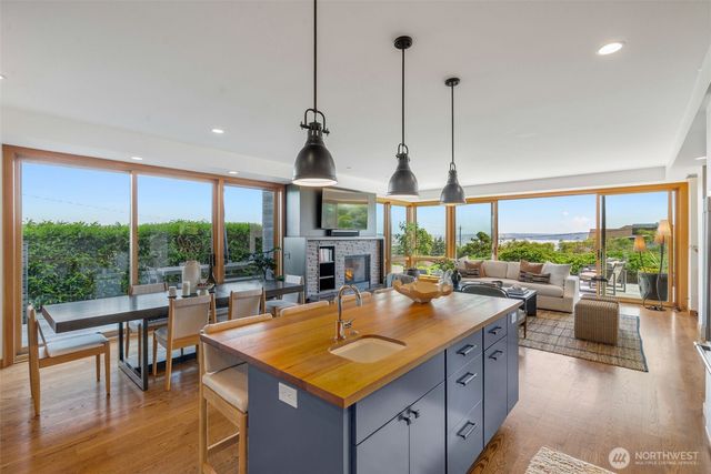 2506 W Halladay Street, Seattle, WA 98199