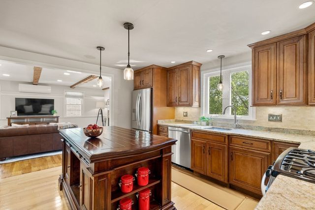 22 Crest Rd, Framingham, MA 01702