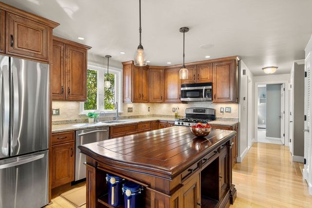 22 Crest Rd, Framingham, MA 01702