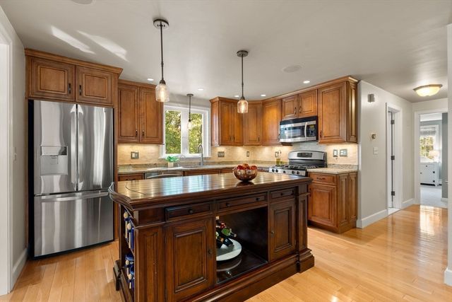 22 Crest Rd, Framingham, MA 01702