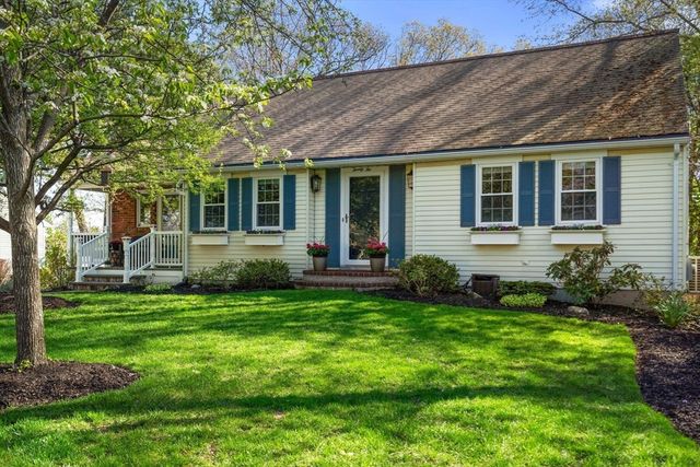 22 Crest Rd, Framingham, MA 01702