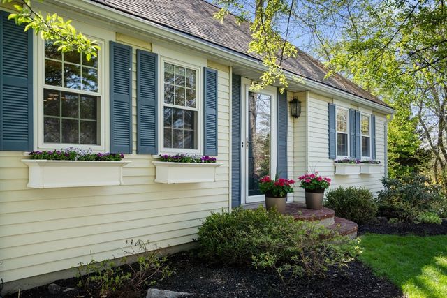 22 Crest Rd, Framingham, MA 01702