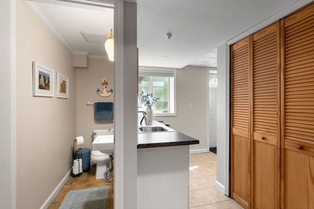 22 Crest Rd, Framingham, MA 01702