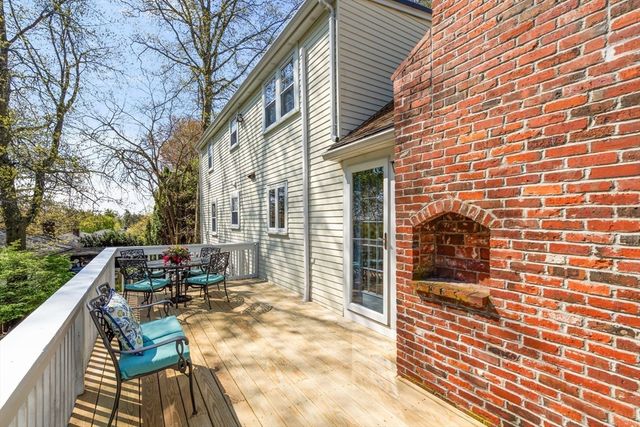 22 Crest Rd, Framingham, MA 01702