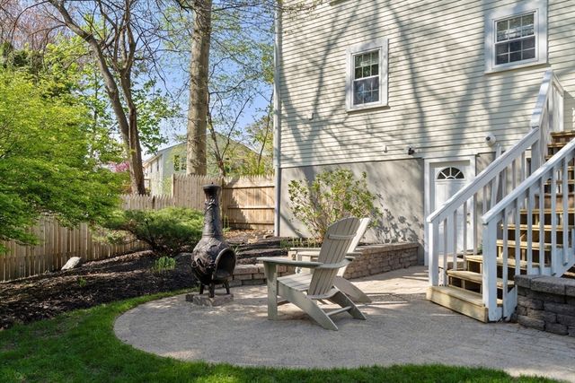 22 Crest Rd, Framingham, MA 01702