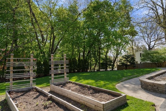 22 Crest Rd, Framingham, MA 01702