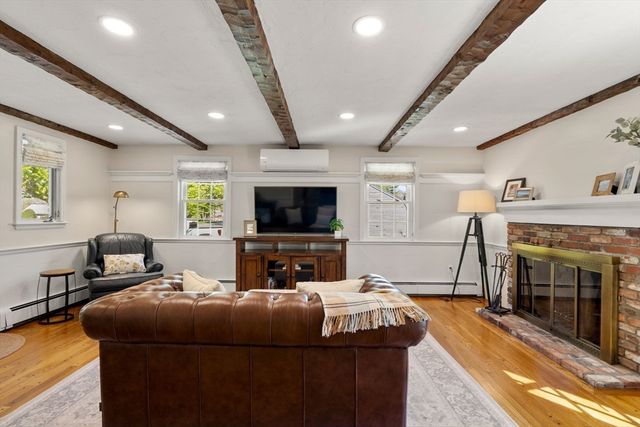 22 Crest Rd, Framingham, MA 01702