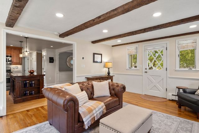 22 Crest Rd, Framingham, MA 01702