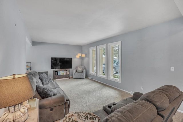 502 Homesteaders Retreat, Eagle, WI 53119