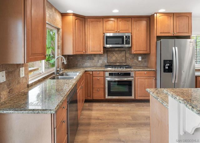 2814 Luciernaga ST, Carlsbad, CA 92009