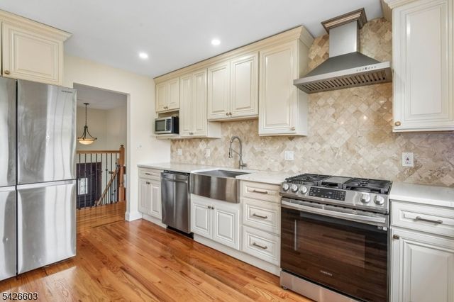 2 Marc Ct, Edison Twp., NJ 08820