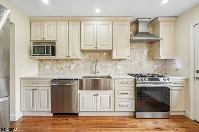 2 Marc Ct, Edison Twp., NJ 08820
