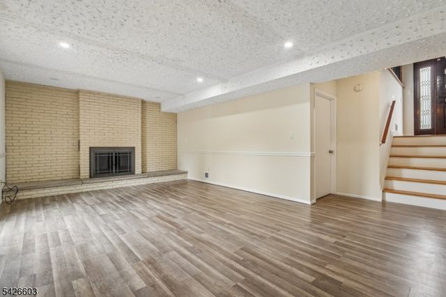 2 Marc Ct, Edison Twp., NJ 08820