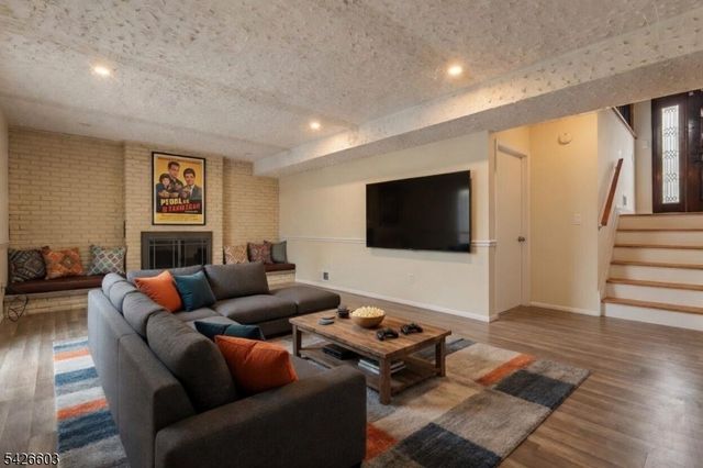 2 Marc Ct, Edison Twp., NJ 08820