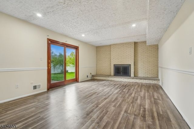 2 Marc Ct, Edison Twp., NJ 08820
