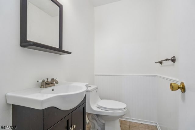 2 Marc Ct, Edison Twp., NJ 08820