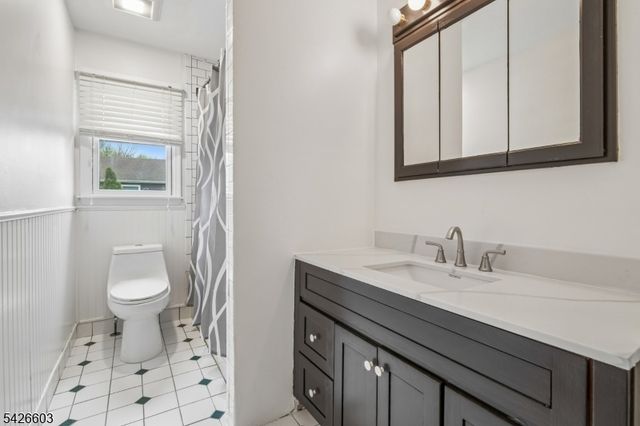 2 Marc Ct, Edison Twp., NJ 08820