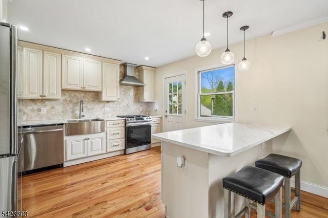 2 Marc Ct, Edison Twp., NJ 08820