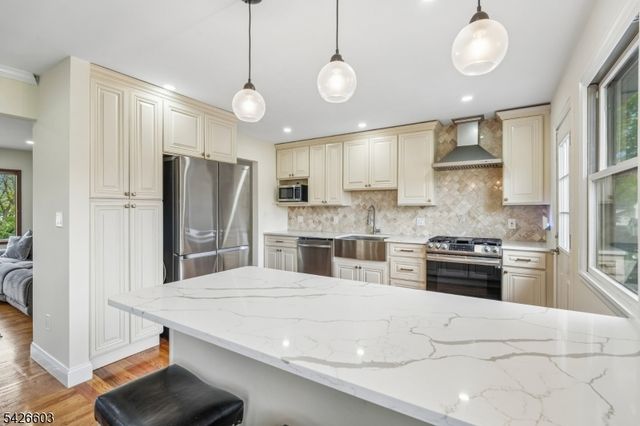 2 Marc Ct, Edison Twp., NJ 08820