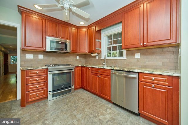 3032 CRANE DR, Falls Church, VA 22042