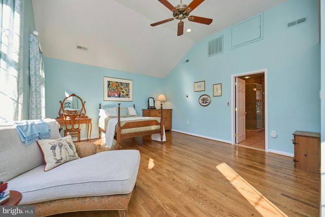 3032 CRANE DR, Falls Church, VA 22042