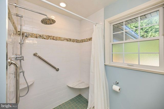 3032 CRANE DR, Falls Church, VA 22042