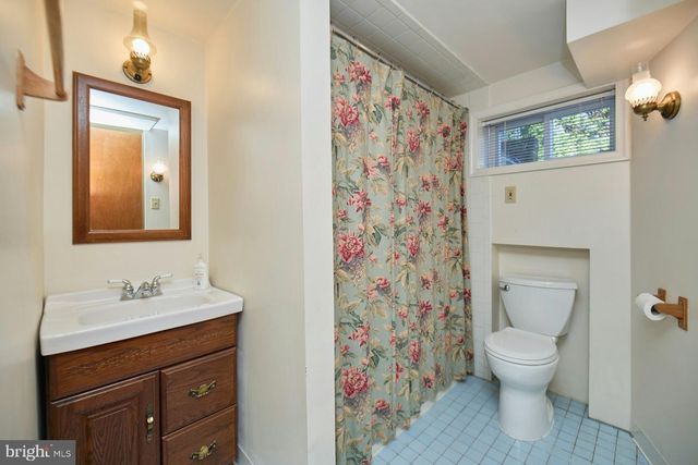 3032 CRANE DR, Falls Church, VA 22042