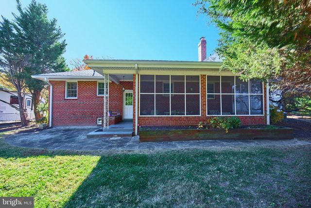 3032 CRANE DR, Falls Church, VA 22042