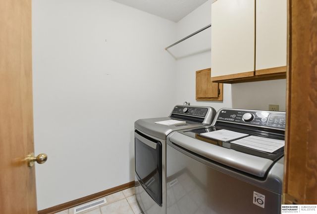 15217 Summerwood Drive, Omaha, NE 68137